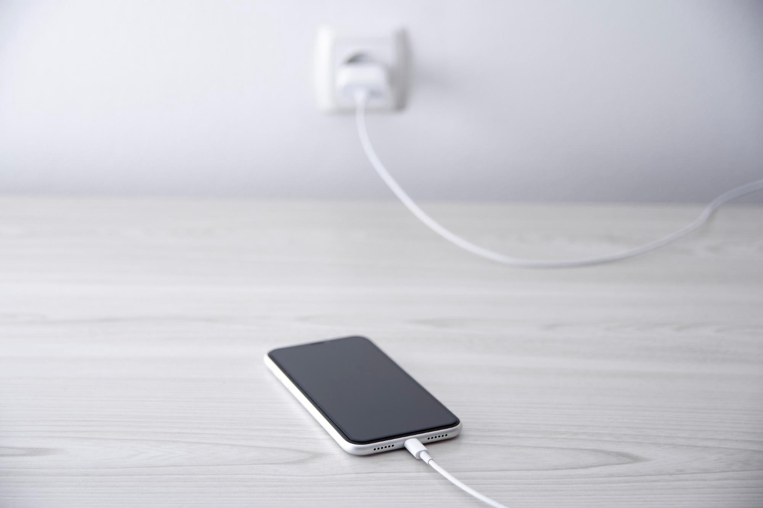 A long, careful plan for iPhone charging: night windows, daytime top-ups, and cool hardware habits that preserve battery health